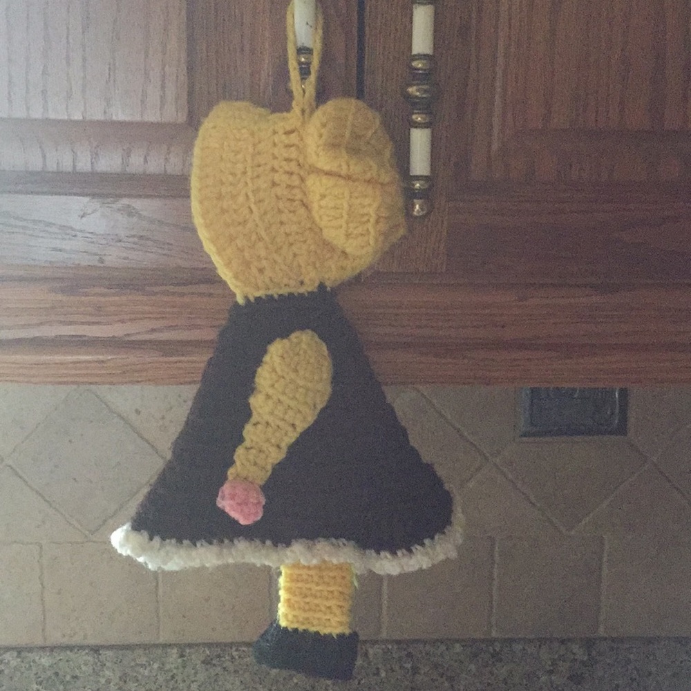 🎁Free gift with purchase of $50 Vtg hand knitted Holly Hobby. Decorative piece